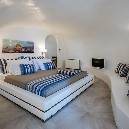 Elite Luxury Suites Oia  Room photo