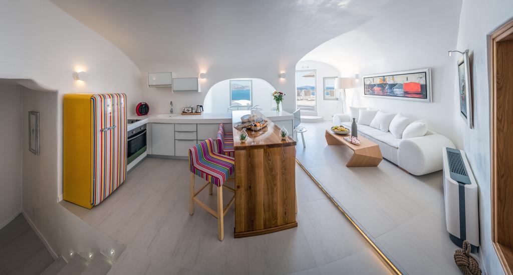 Elite Luxury Suites Oia  Room photo